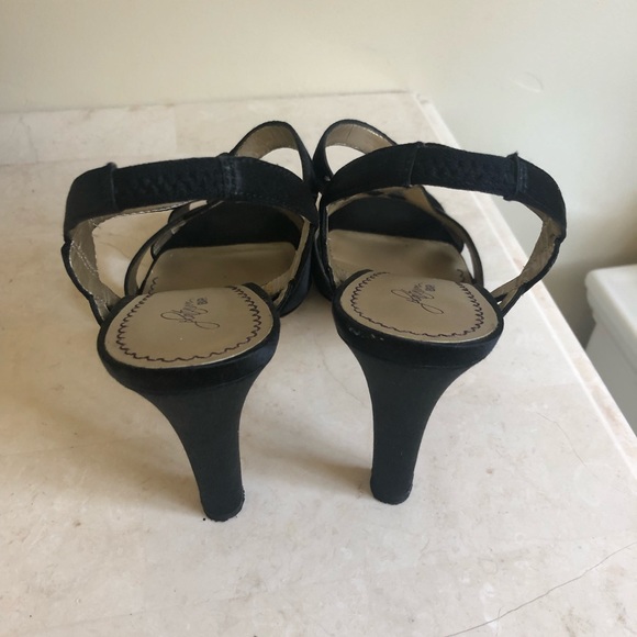 Heels - Picture 4 of 5